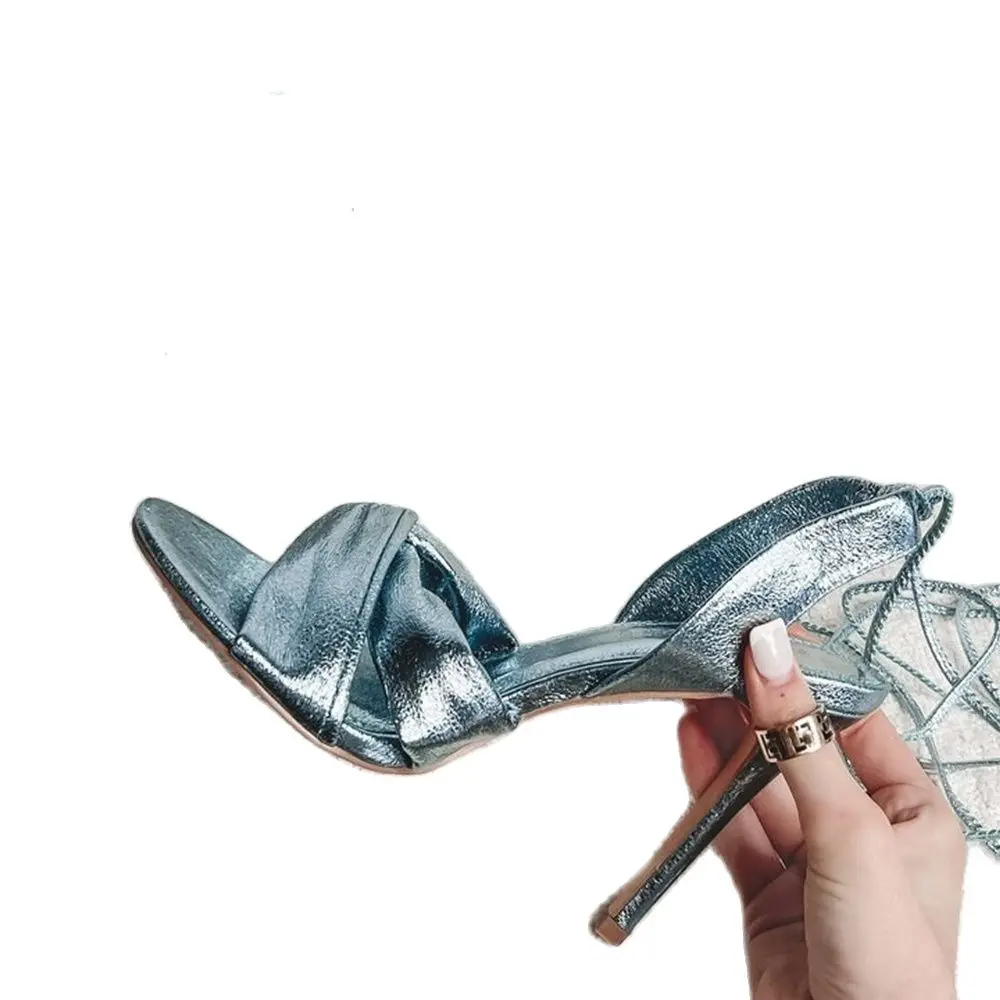 金属製の青い女性用サンダル,バックストラップ付きのオープント - Metallic Heel Sandal のレビューと価格